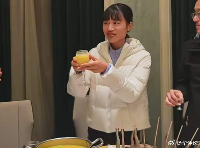 开云-张水华在酒桌前腼腆甚至社恐，与所有人都格格不入：我不太会说话|张德顺|李美珍|马拉松|全运会|生理期_新浪体育_新浪新闻