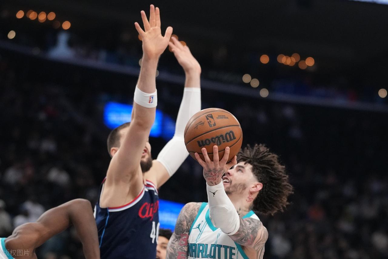 超越奥尼尔!哈登得分历史第9!出来见上帝!小卡35+5+3打爆黄蜂
